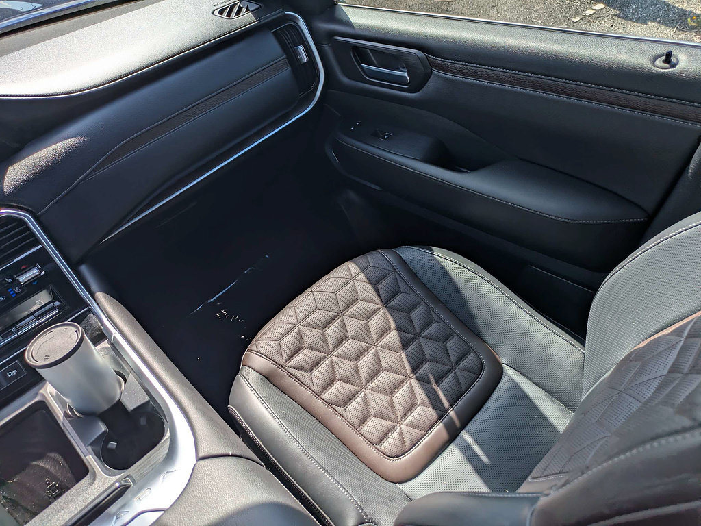 Used 2025 Nissan Armada Platinum w/ Convenience Package RWD image 18
