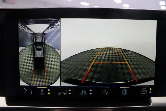 Used 2024 Chevrolet Silverado 3500 High Country w/ Technology Package image 5