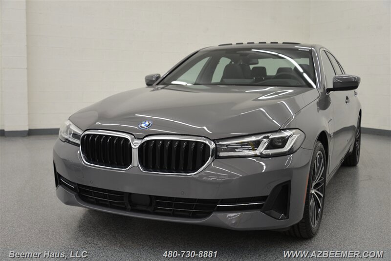 Used 2022 BMW 530e w/ Premium Package RWD image 1