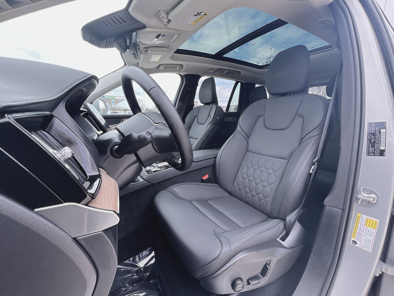 Certified 2025 Volvo XC90 B6 Plus AWD/4WD image 13