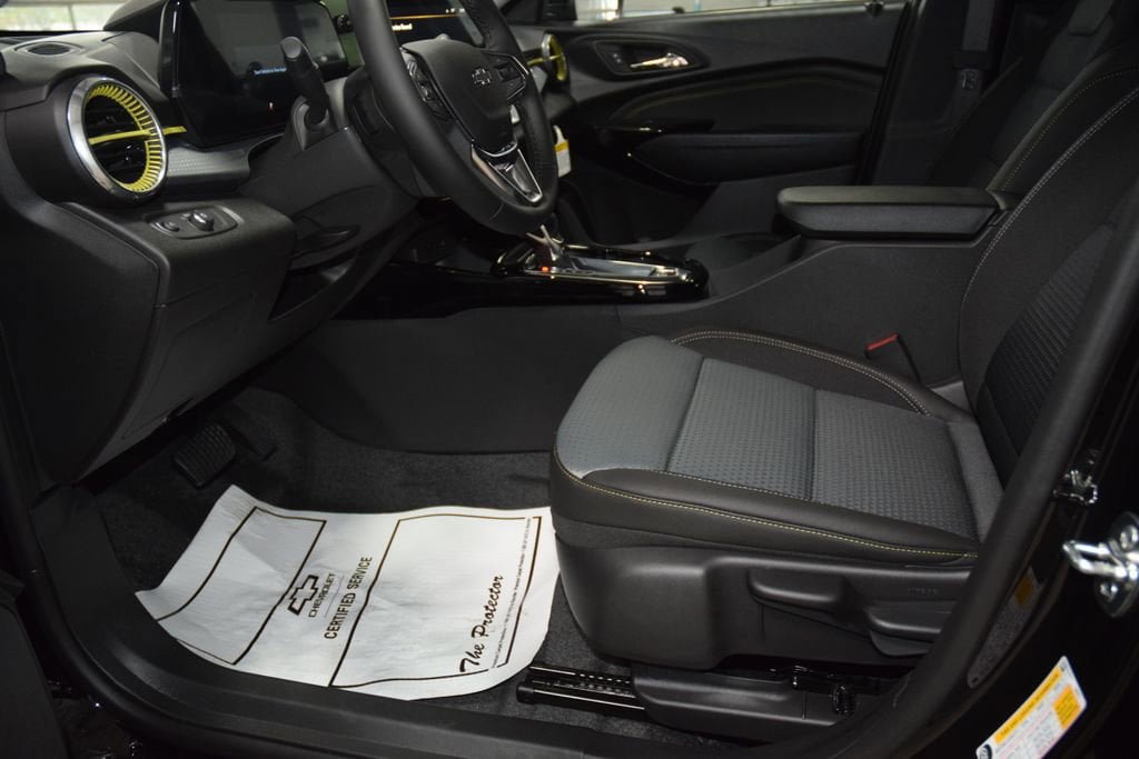 New 2026 Chevrolet Trax LT w/ Midnight Edition FWD image 37