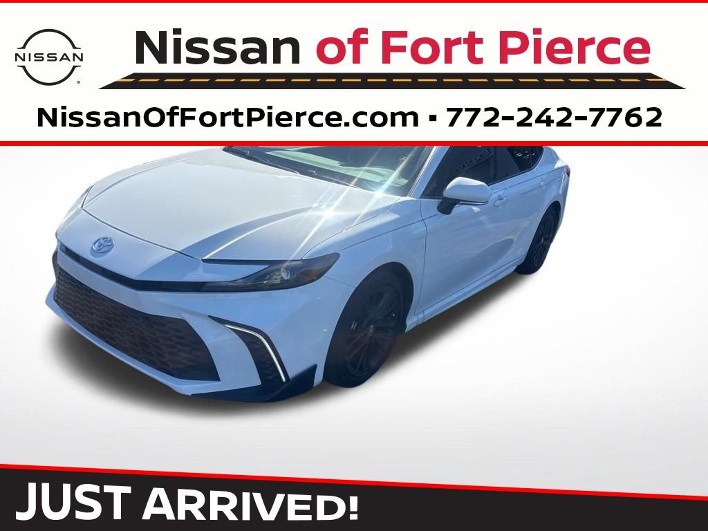 Used 2025 Toyota Camry SE w/ Convenience Package image 1