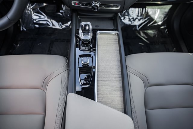 New 2026 Volvo XC60 B5 Plus w/ Protection Package Premier image 27