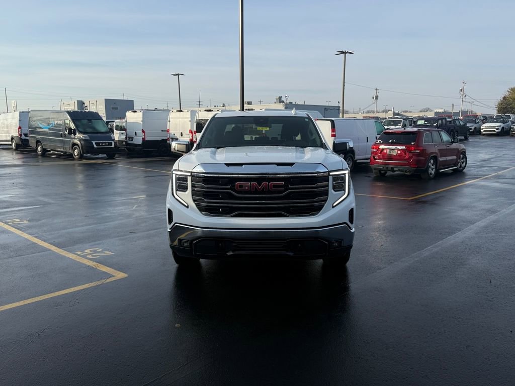 Used 2024 GMC Sierra 1500 SLT image 2