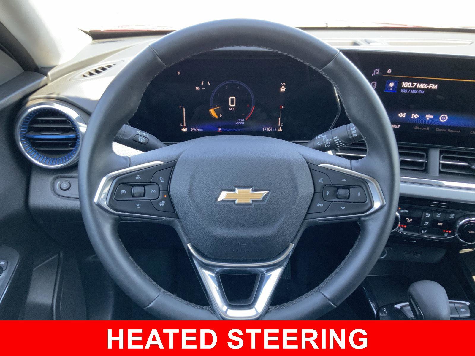 Used 2025 Chevrolet Trax LT w/ LT Convenience Package image 4