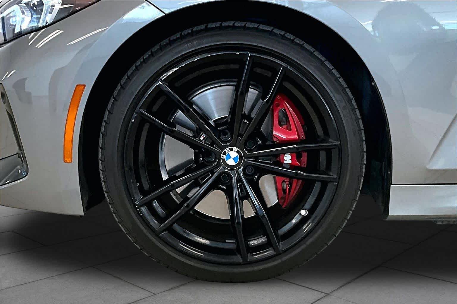 Used 2023 BMW 330i Sedan w/ M Sport Package RWD image 9