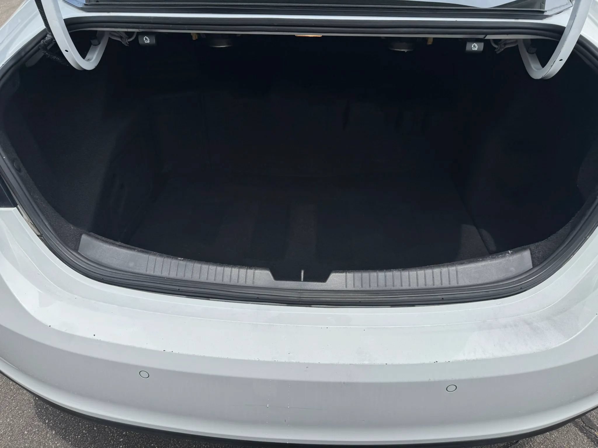 Used 2017 Chevrolet Malibu Hybrid w/ Leather Package FWD image 21