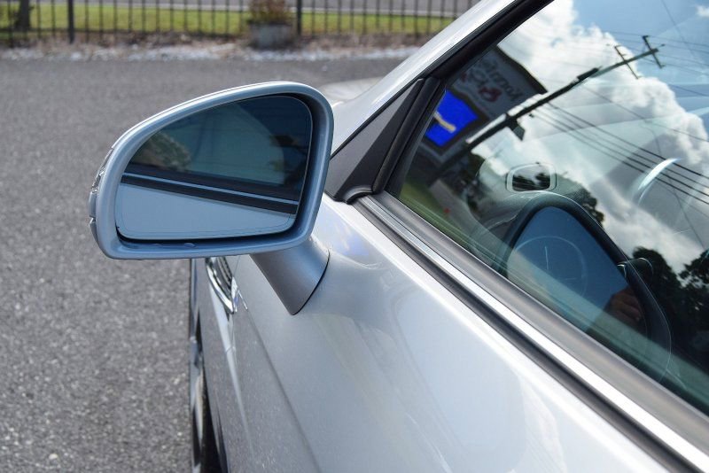 Used 2015 Mercedes-Benz SLK 250 w/ Premium Package image 11