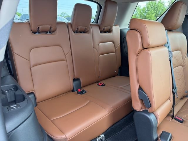 Used 2025 Nissan Pathfinder Platinum w/ Cargo Package AWD/4WD image 22