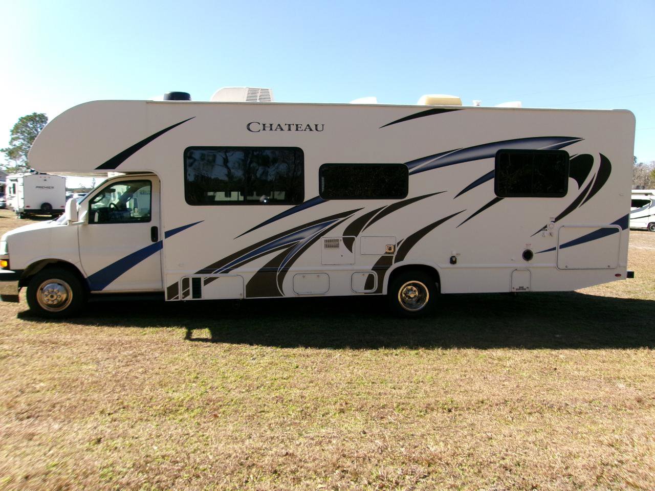 Used 2019 Chevrolet Express 4500 w/ RV Package RWD image 5
