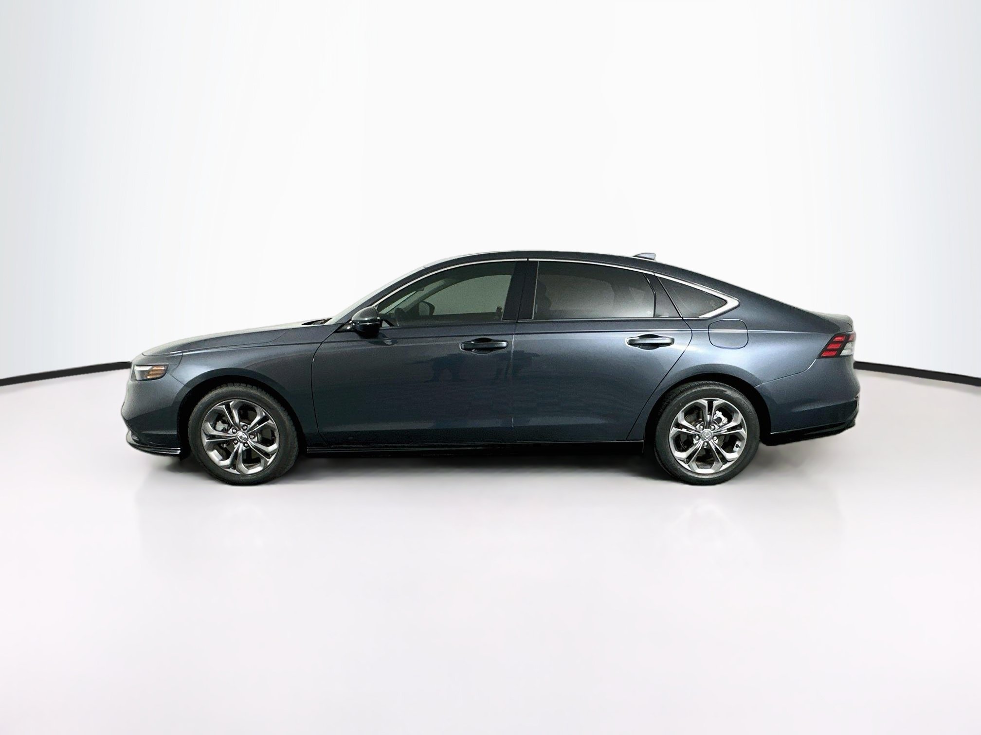 Used 2023 Honda Accord EX-L image 4