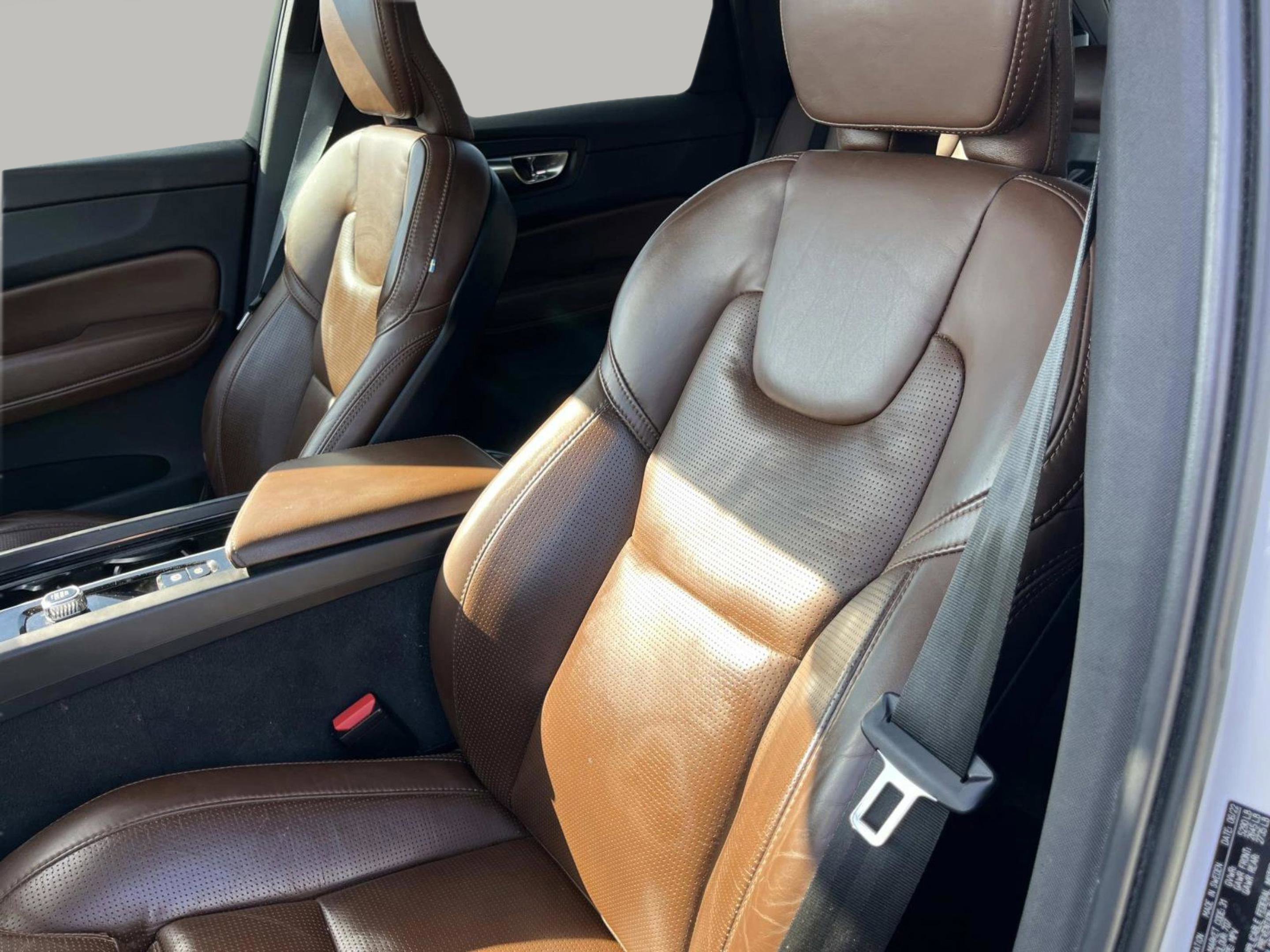 Used 2023 Volvo XC60 B5 Ultimate image 41