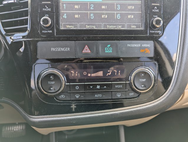 Used 2016 Mitsubishi Outlander SE image 19