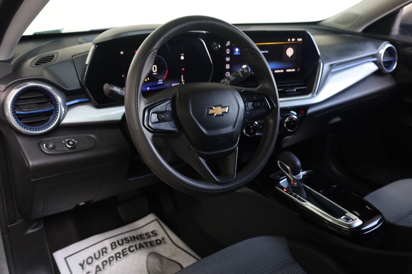 Used 2024 Chevrolet Trax LT FWD image 16