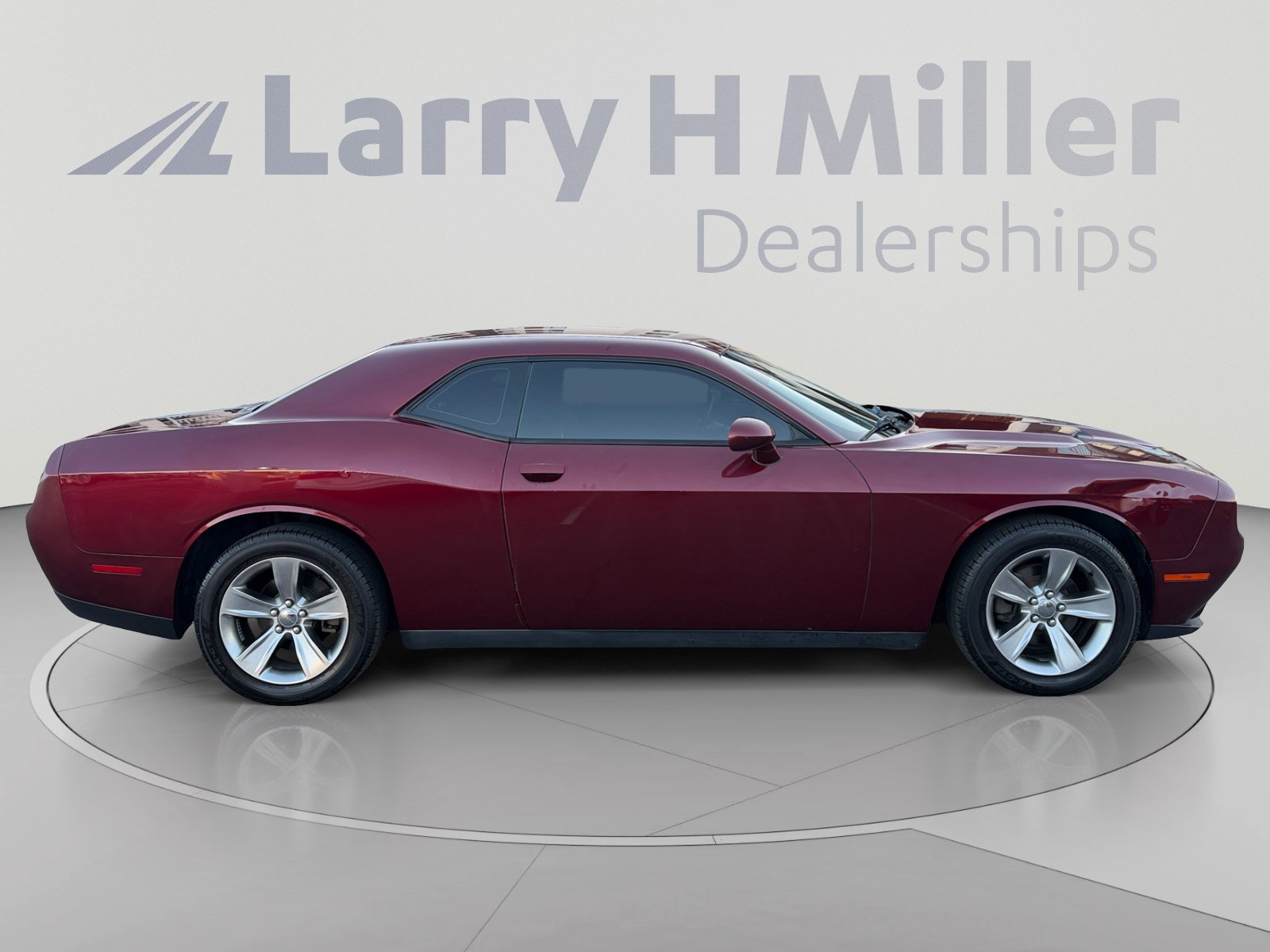 Used 2017 Dodge Challenger SXT RWD image 6