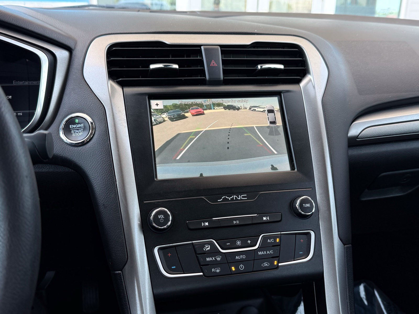 Used 2019 Ford Fusion SE FWD image 30