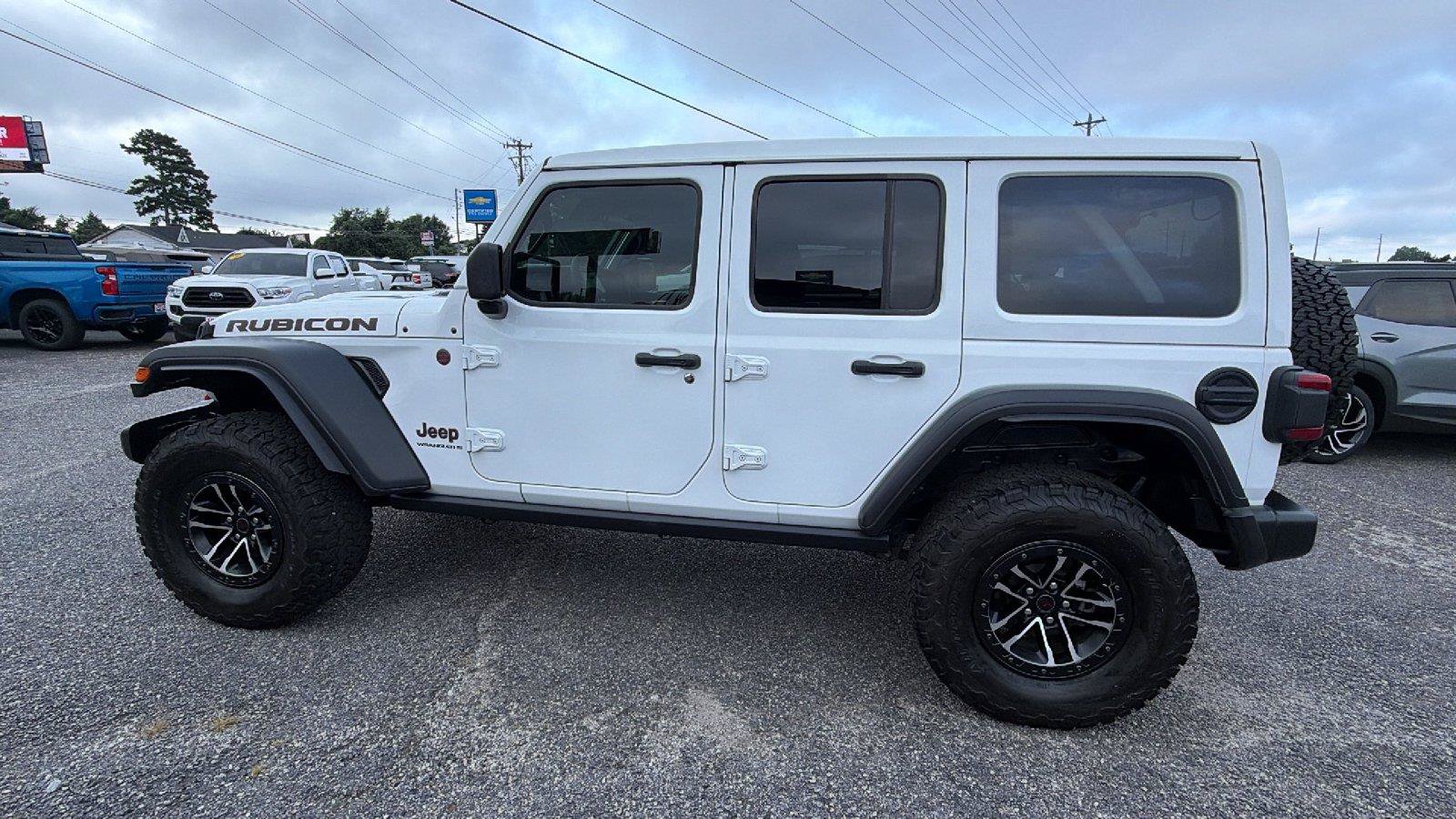 Used 2024 Jeep Wrangler Unlimited Rubicon w/ XTREMEE 35" Tire Package AWD/4WD image 11