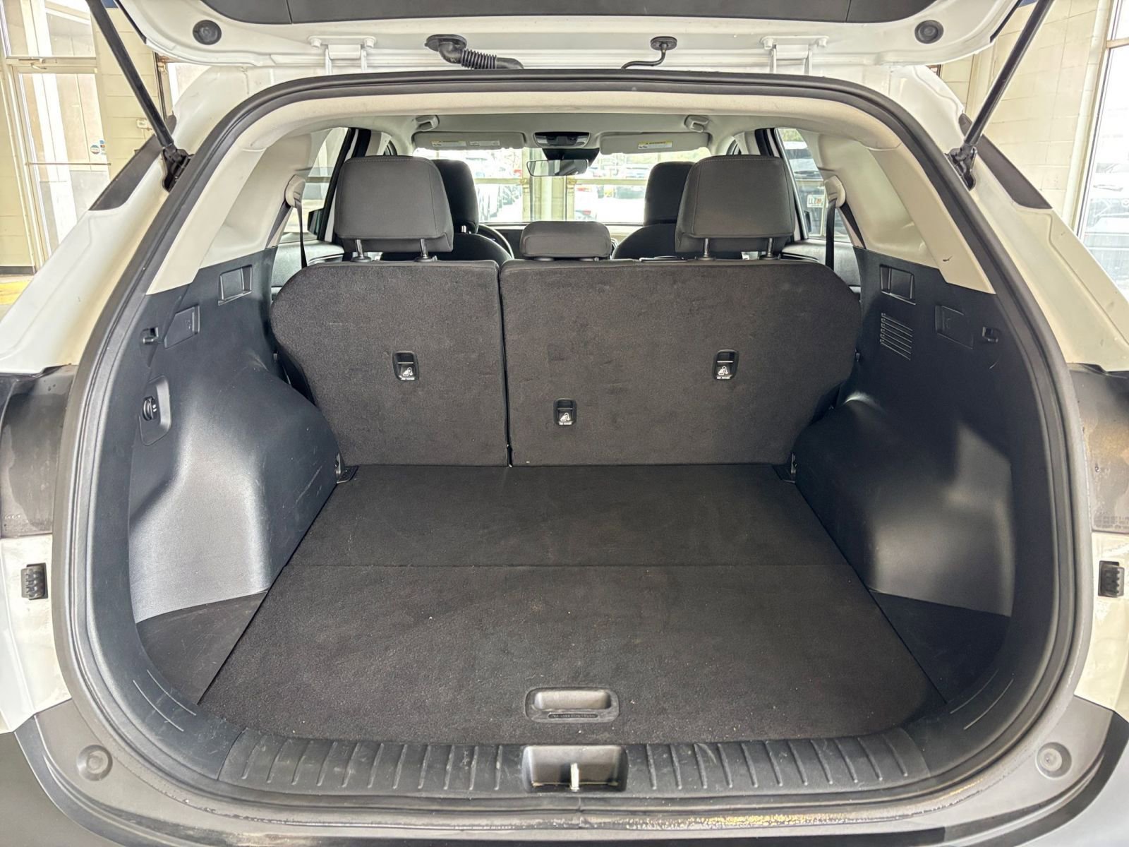 Used 2025 Kia Sportage LX image 30