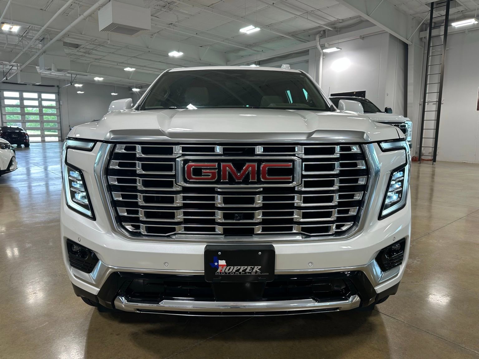 Used 2025 GMC Yukon XL Denali w/ Denali Reserve Package image 2