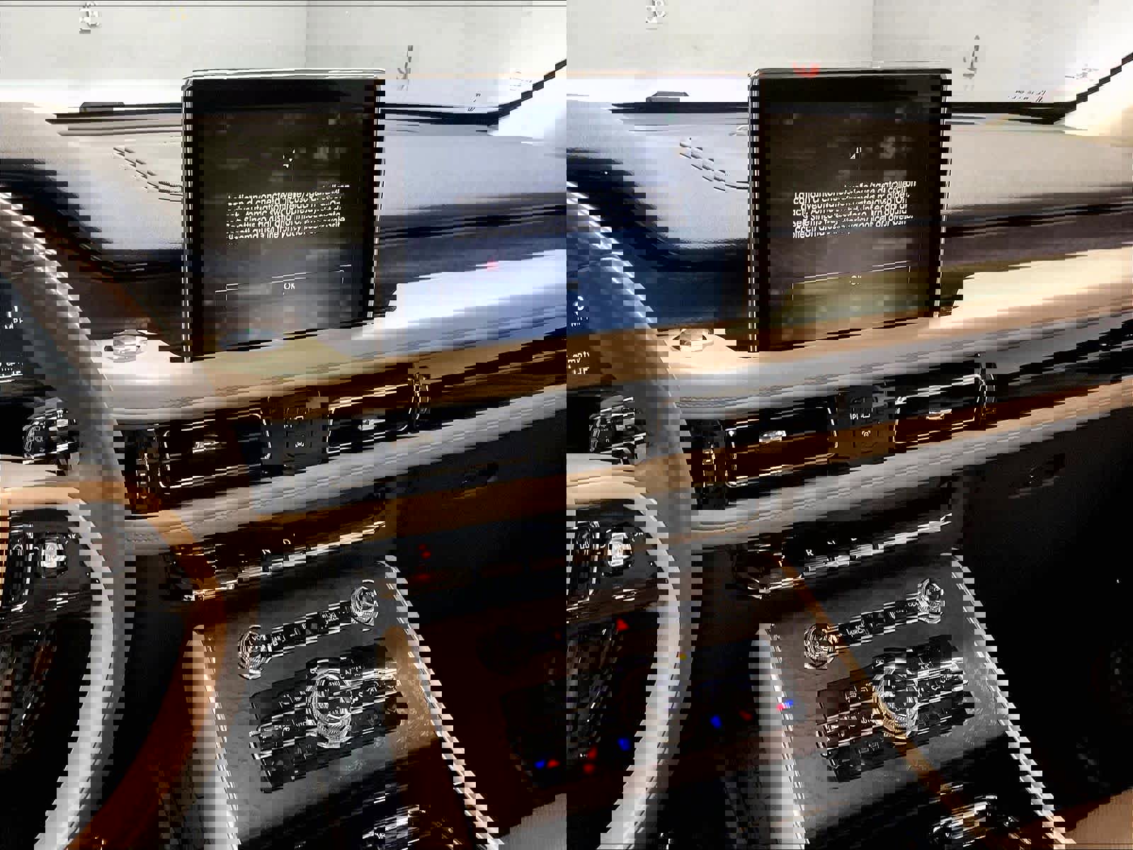 Used 2022 Lincoln Aviator Reserve w/ Equipment Group 201A image 9