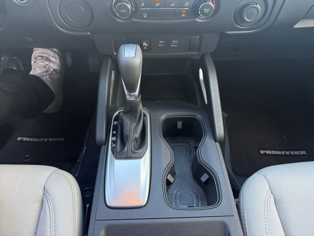 Used 2025 Nissan Frontier SV RWD image 12