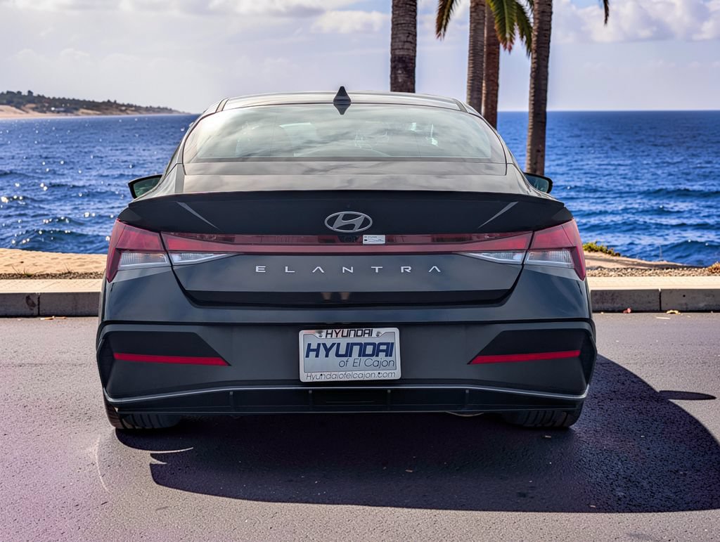 Certified 2025 Hyundai Elantra Sport FWD image 6