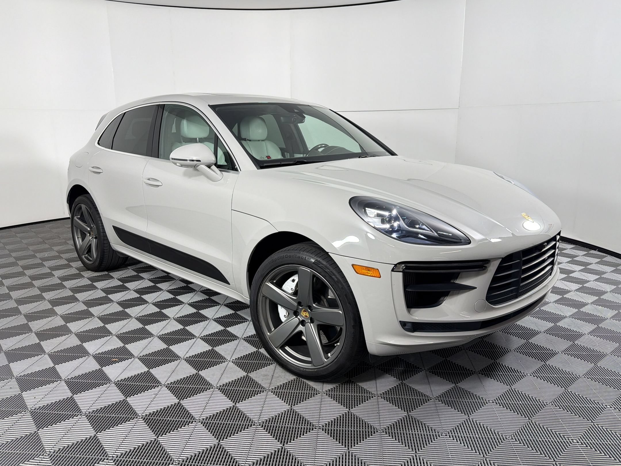 Certified 2021 Porsche Macan Turbo w/ Premium Package Plus (PF0) AWD/4WD image 7