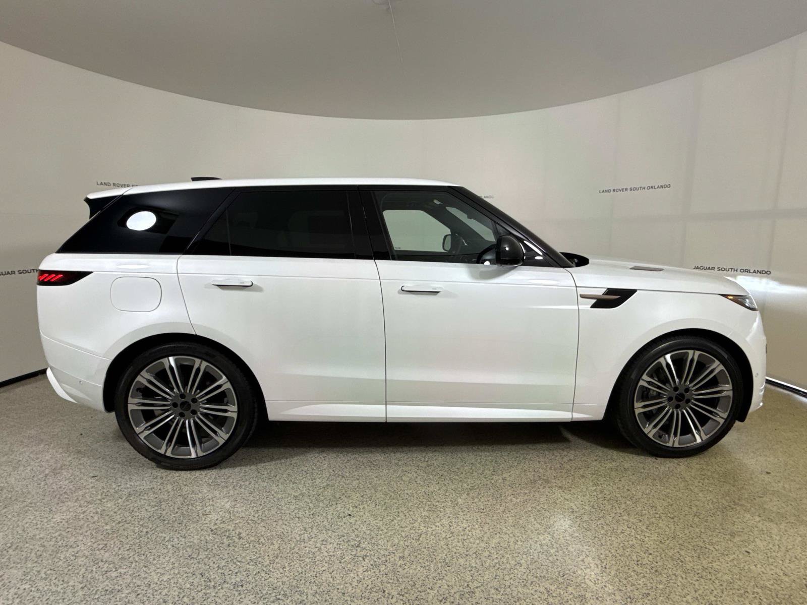 New 2026 Land Rover Range Rover Sport Dynamic SE AWD/4WD image 6