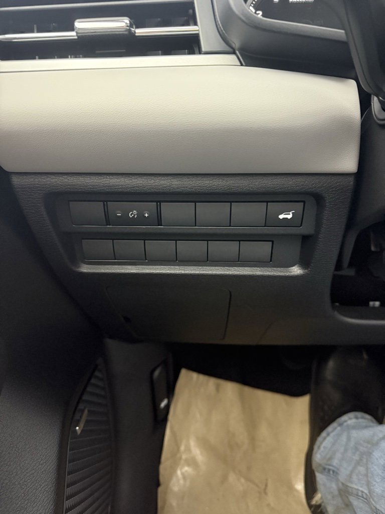 New 2025 Mitsubishi Outlander SE image 18