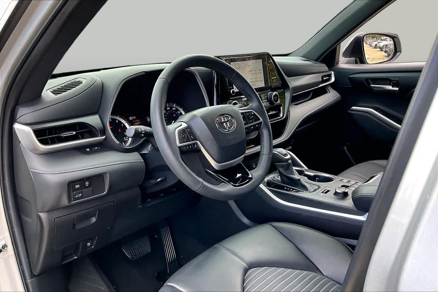 Used 2024 Toyota Highlander XSE AWD/4WD image 18
