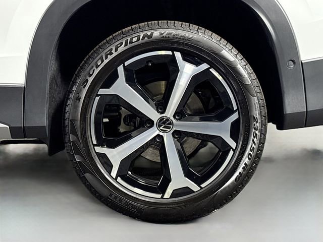 New 2025 Volkswagen Tiguan SE image 33