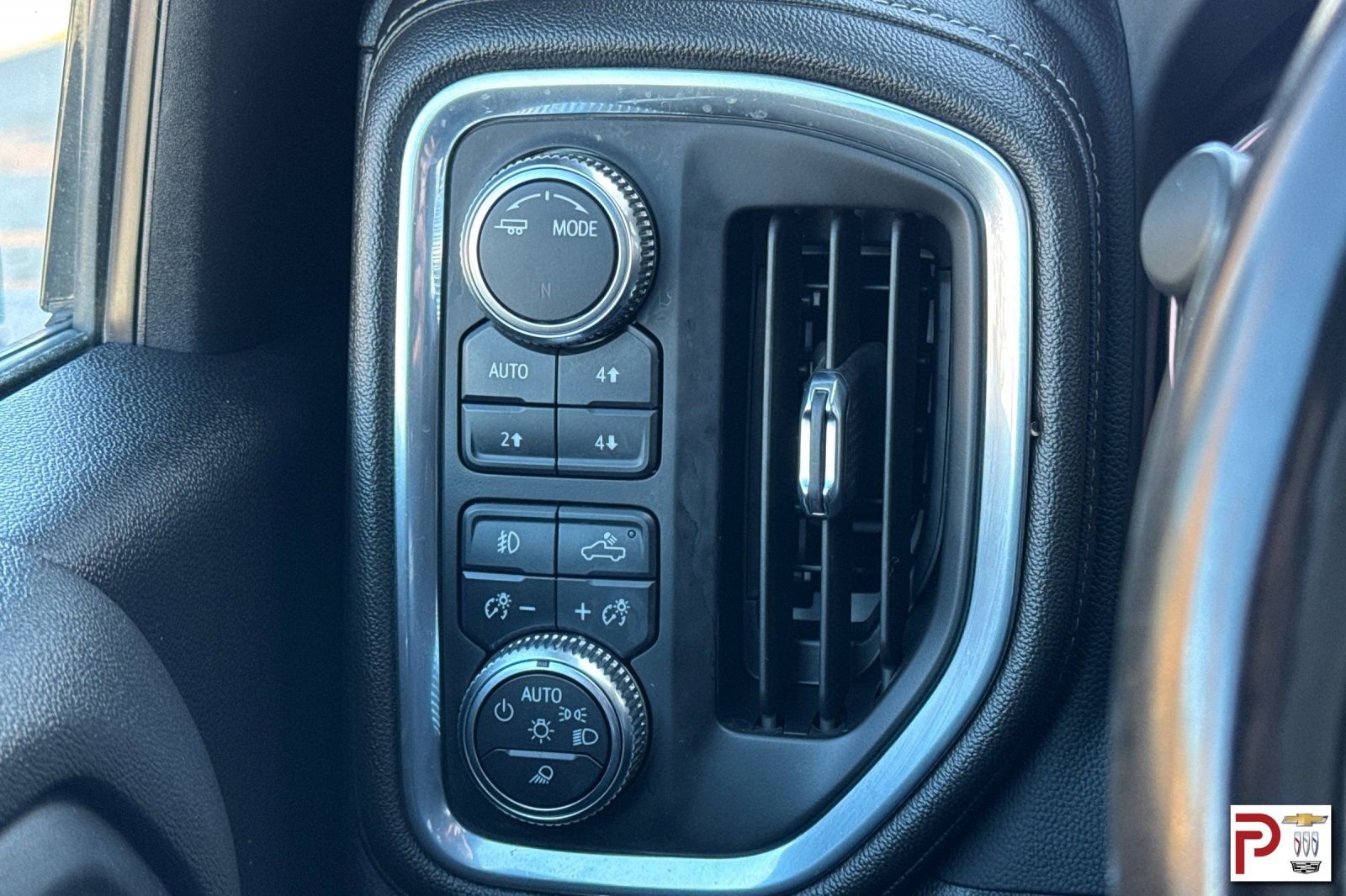 Certified 2023 GMC Sierra 3500 SLT w/ SLT Premium Package AWD/4WD image 31