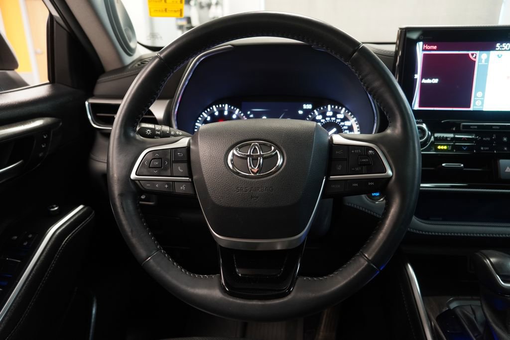 Used 2022 Toyota Highlander Platinum image 19