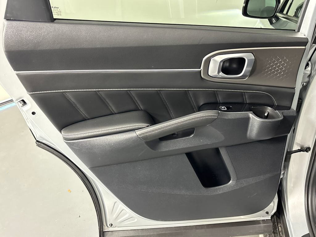 Used 2022 Kia Sorento SX image 32