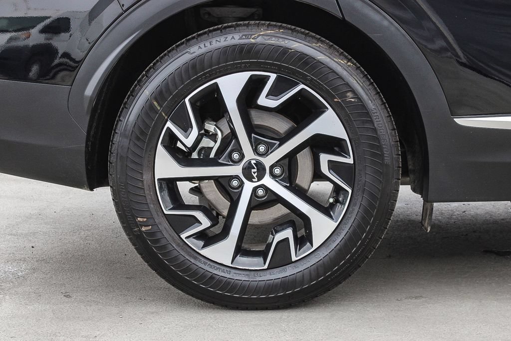 Used 2025 Kia Sportage EX FWD image 12