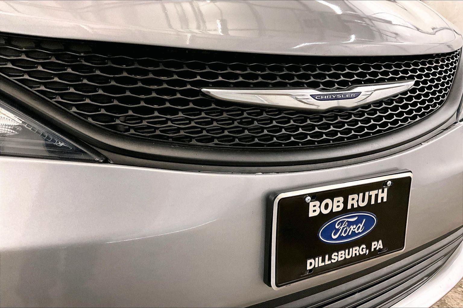 Used 2020 Chrysler Voyager L image 30