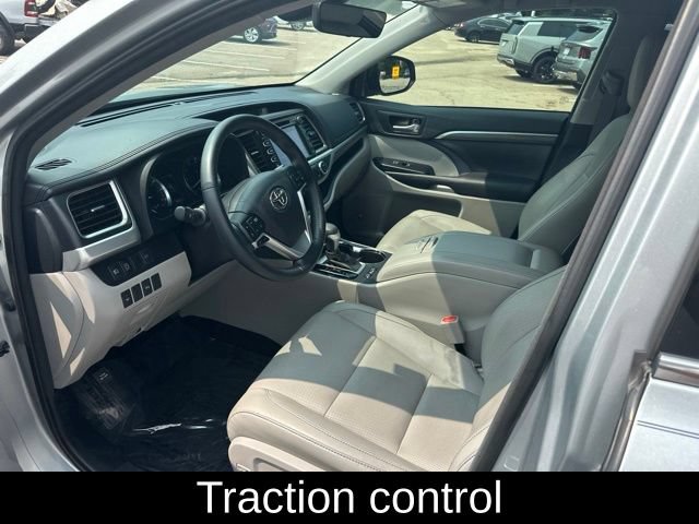 Used 2017 Toyota Highlander Limited FWD image 16