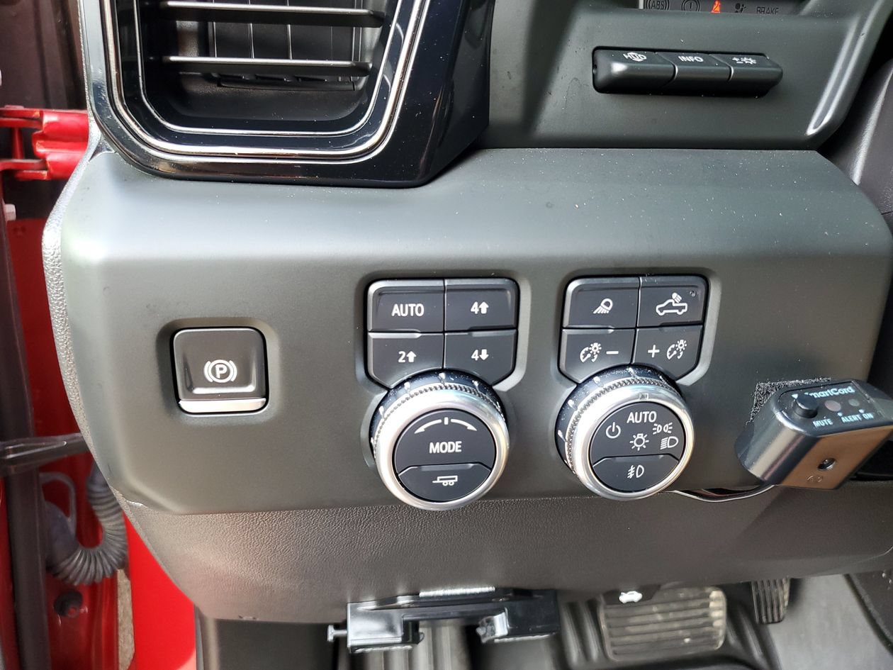 Used 2024 GMC Sierra 1500 AT4 w/ Technology Package AWD/4WD image 30