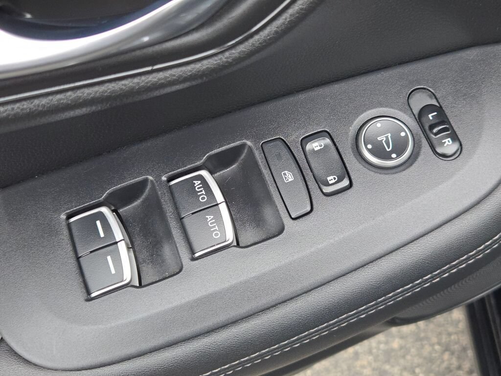 Used 2023 Honda HR-V EX-L image 30