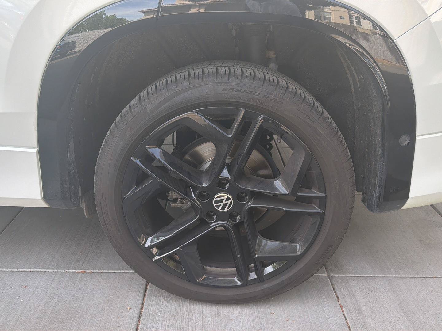 Certified 2025 Volkswagen Tiguan SE R-Line AWD/4WD image 12