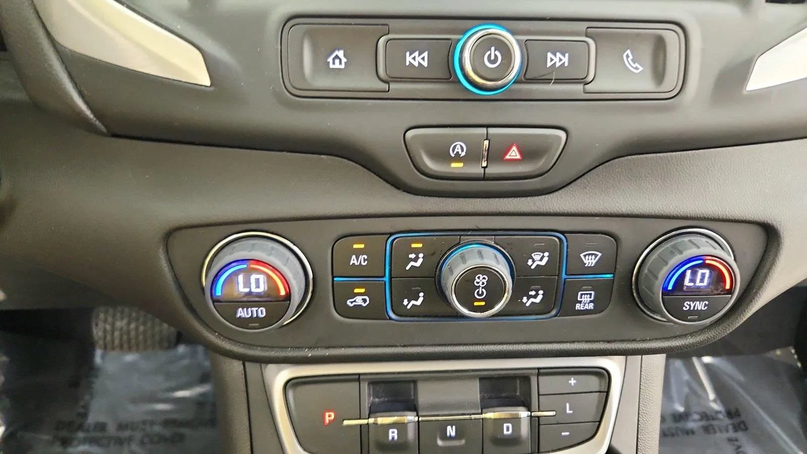 Used 2024 GMC Terrain SLE w/ Driver Convenience Package FWD image 19