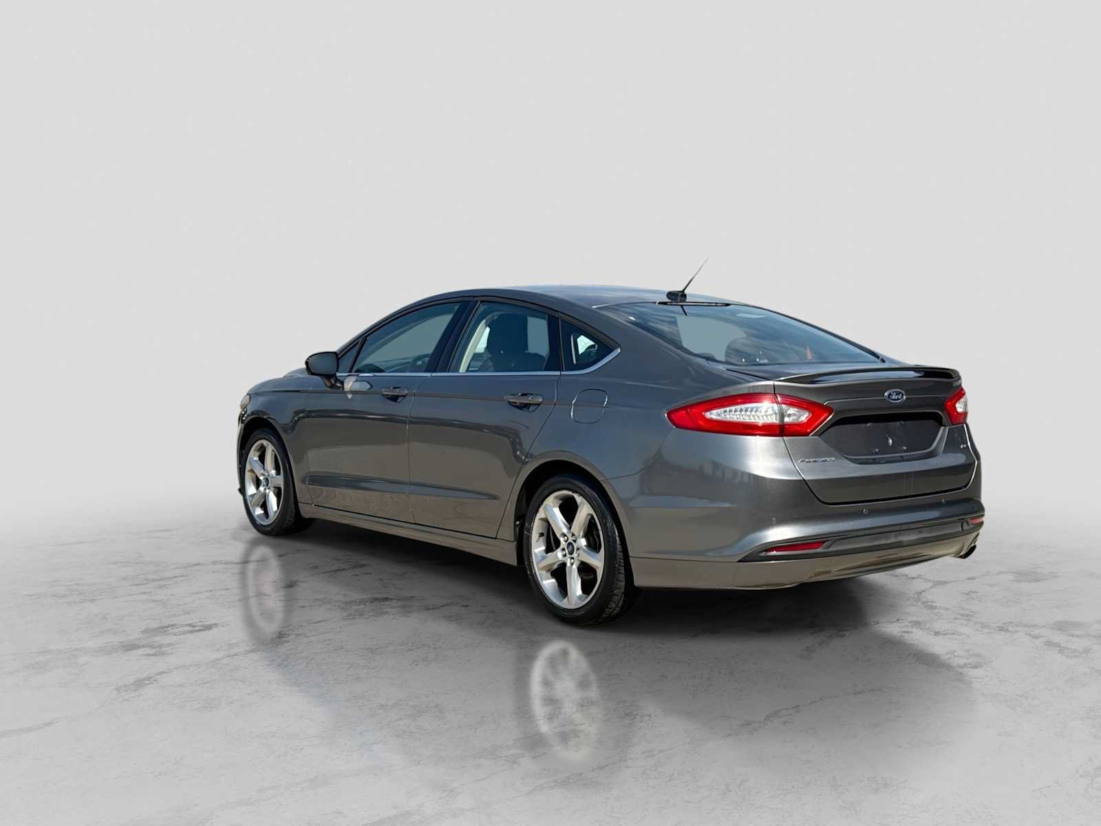Used 2013 Ford Fusion SE FWD image 4
