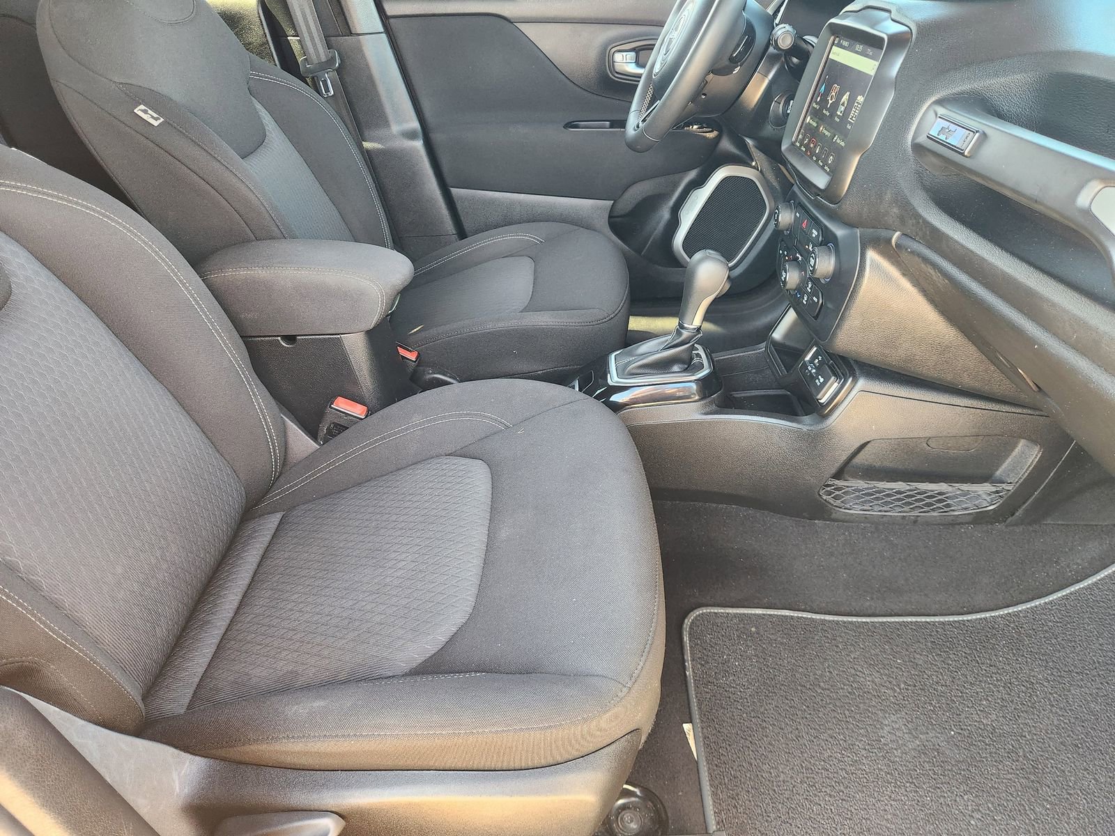 Used 2021 Jeep Renegade Latitude FWD image 14