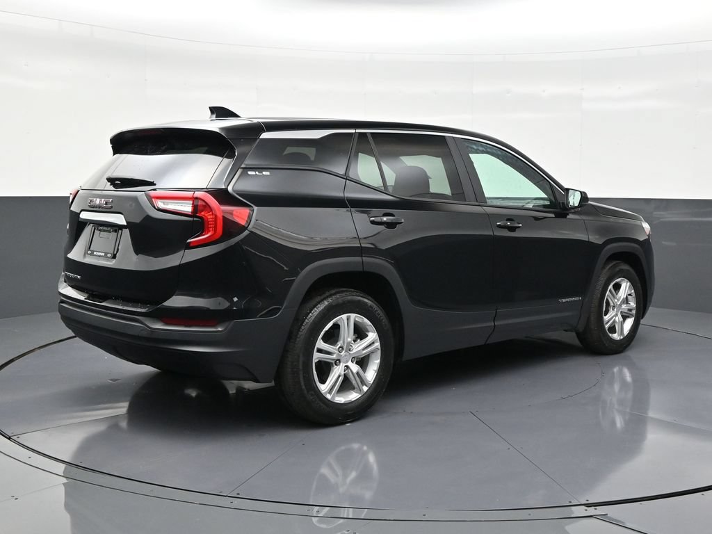 Used 2024 GMC Terrain SLE w/ Driver Convenience Package FWD image 5