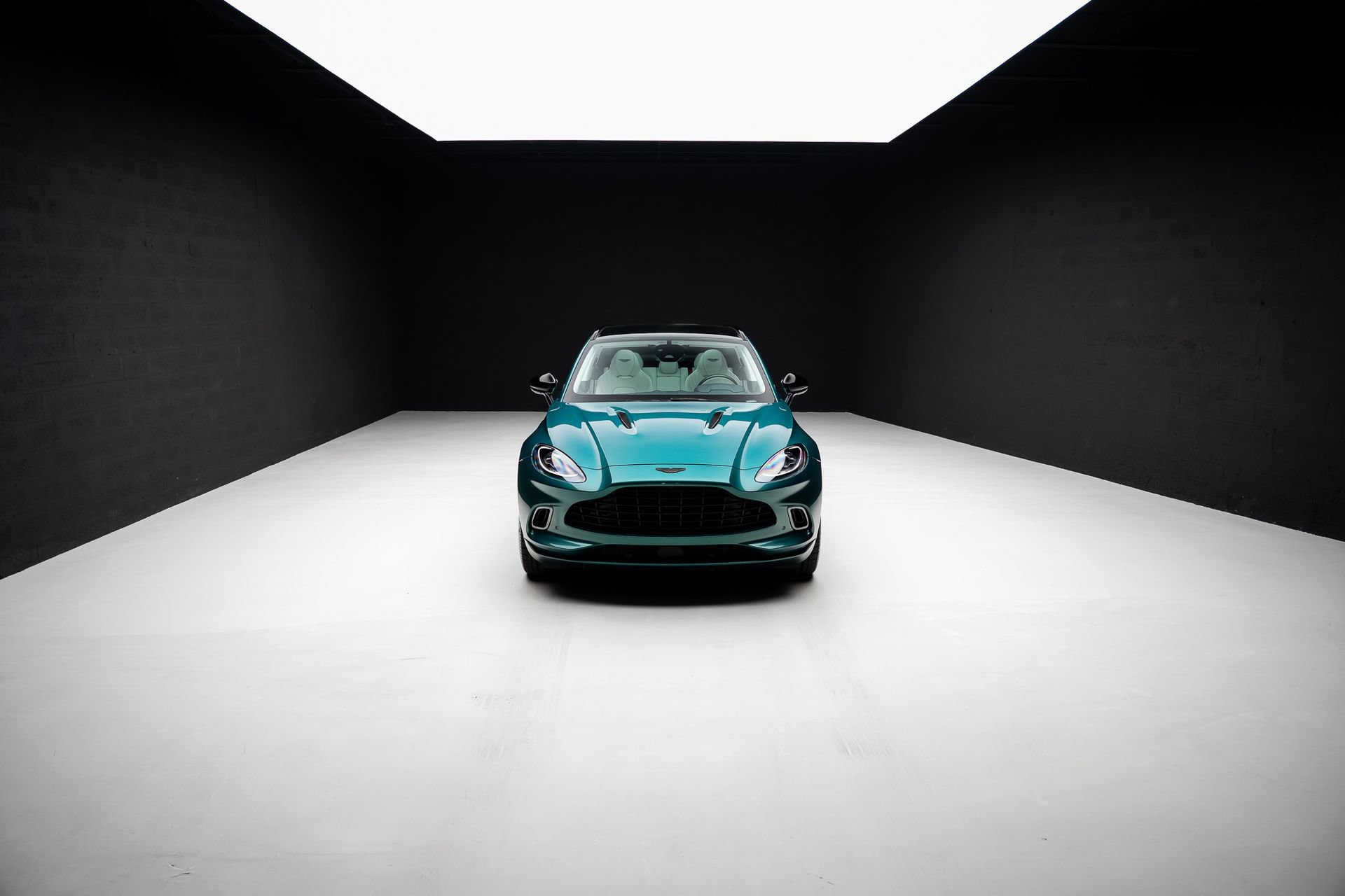Used 2023 Aston Martin DBX AWD/4WD image 90