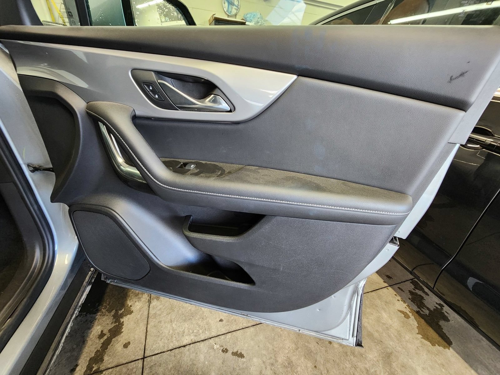Used 2025 Chevrolet Blazer LT FWD image 22