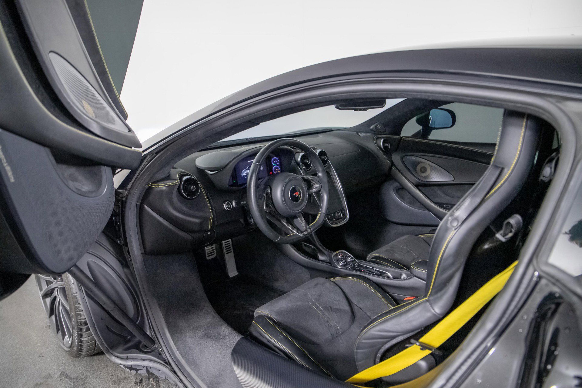 Used 2017 McLaren 570S image 2