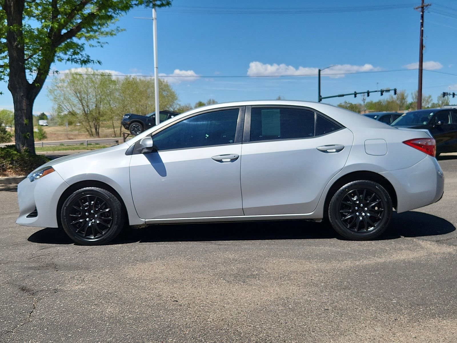Used 2017 Toyota Corolla LE w/ Carpet Mat Package (TMS) FWD image 2