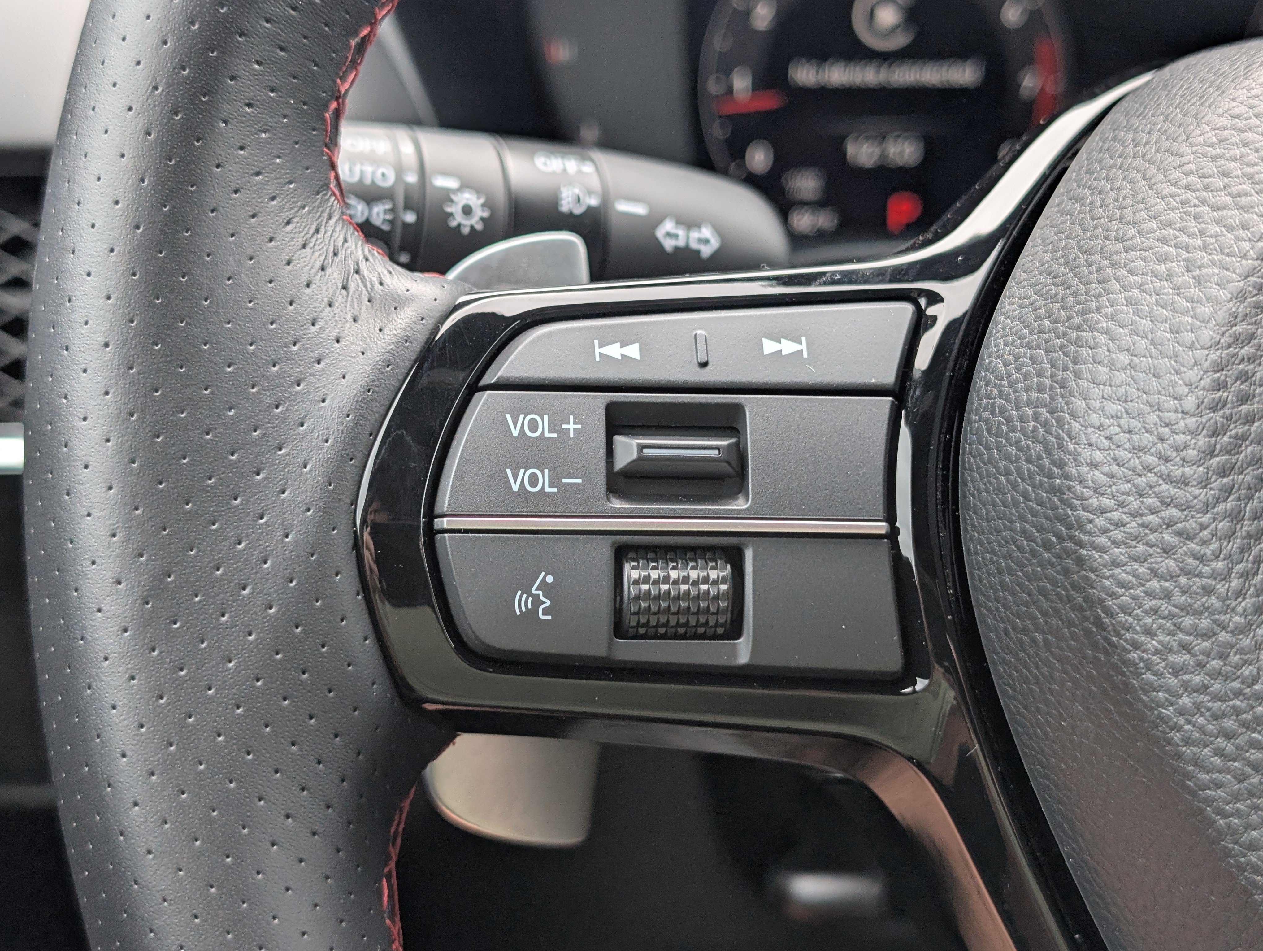 Certified 2025 Acura ADX A-Spec AWD/4WD image 15