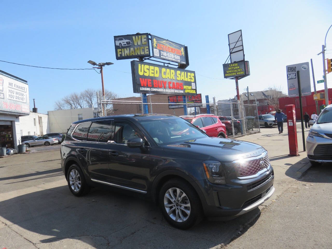 Used 2020 Kia Telluride LX AWD/4WD image 3